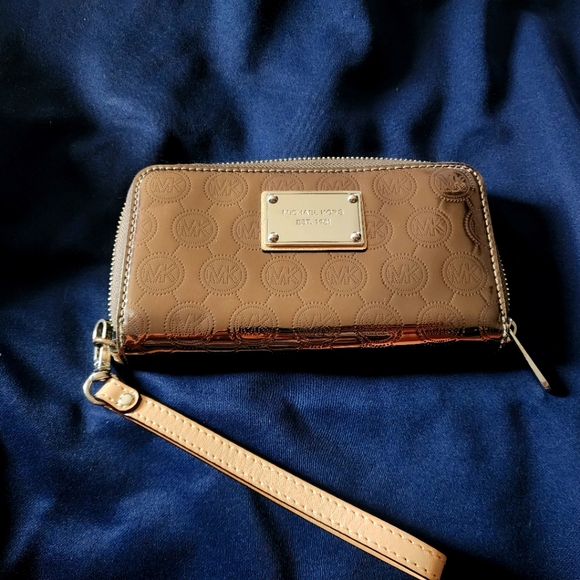 Michael Kors Wristlet Wallet Womens Nickel Patent Leather Monogram Jet Set Coin - Picture 1 of 3